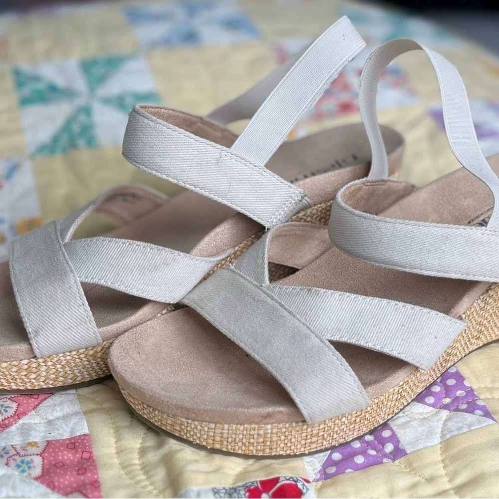 Life Stride Cream Wedges size 9